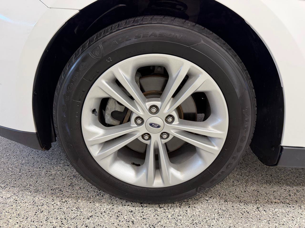 Used 2016 Ford Taurus SEL FWD image 9