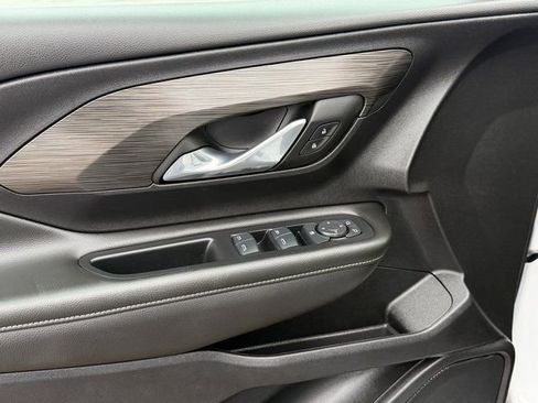 Used 2024 GMC Terrain SLE image 19