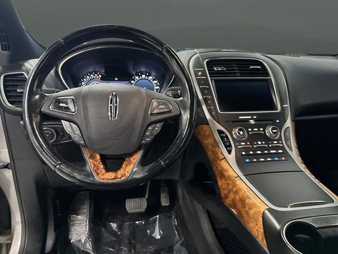 Used 2016 Lincoln MKX Reserve w/ Climate Package image 5