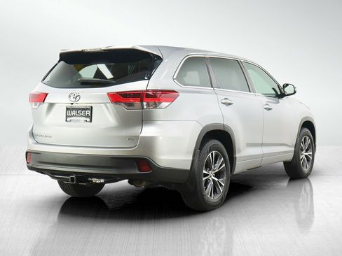 Used 2017 Toyota Highlander LE AWD/4WD image 5