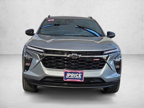 Used 2025 Chevrolet Trax RS w/ Driver Confidence Package FWD image 2