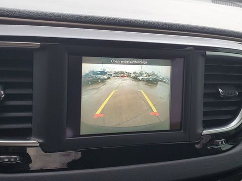 Used 2018 Chrysler Pacifica Touring Plus image 24