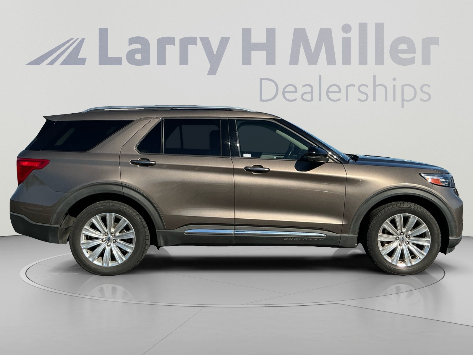 Used 2021 Ford Explorer Limited w/ Equipment Group 301A RWD image 6