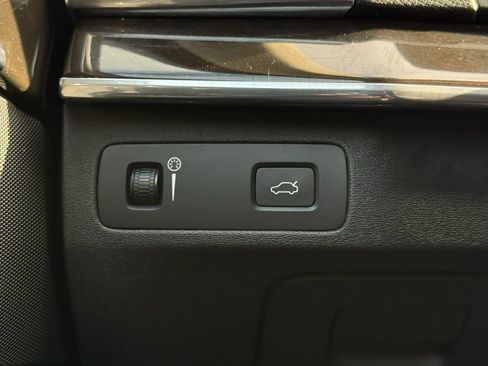 Used 2018 Volvo XC90 T5 Momentum w/ Convenience Package FWD image 33