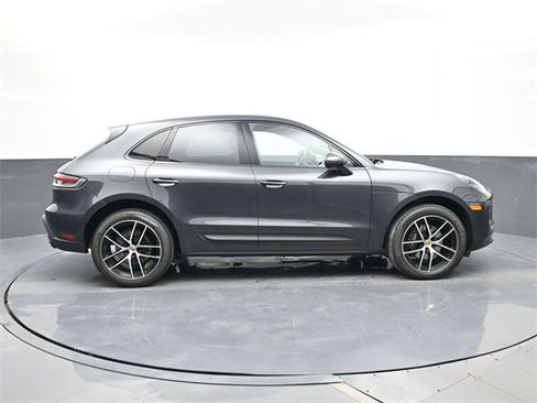 Used 2023 Porsche Macan image 23
