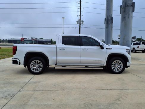 Used 2023 GMC Sierra 1500 Denali w/ Technology Package AWD/4WD image 5