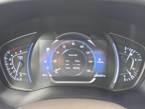 Used 2019 Hyundai Santa Fe Limited FWD image 17