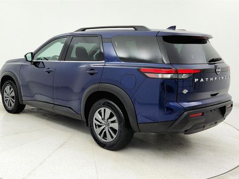 Used 2025 Nissan Pathfinder SV FWD image 3