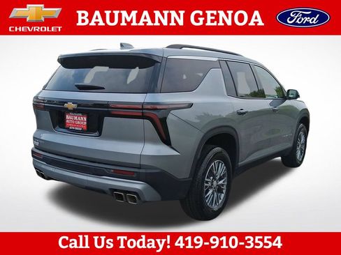 Used 2026 Chevrolet Traverse LT w/ Driver Confidence Package FWD image 6