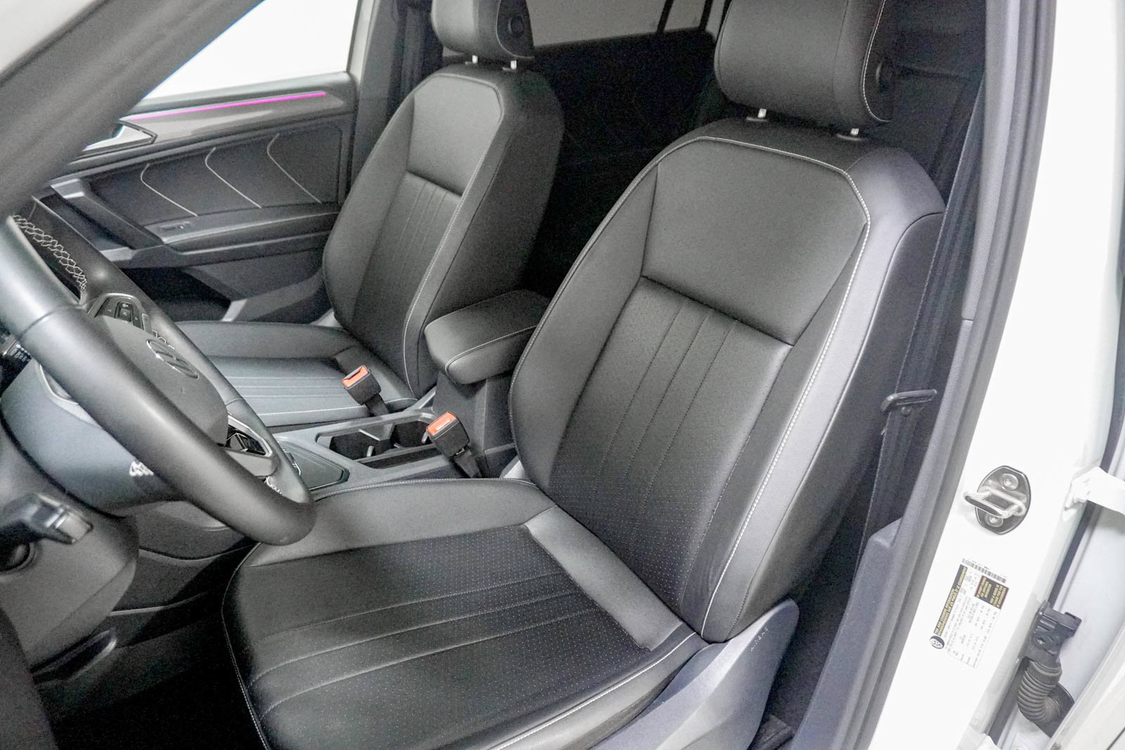 Used 2023 Volkswagen Tiguan SE R-Line FWD image 18