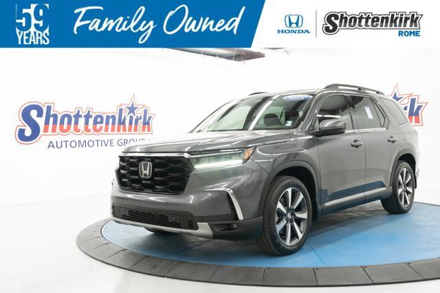 Used 2023 Honda Pilot Touring image 1