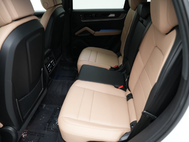 Certified 2026 Porsche Cayenne AWD/4WD image 29