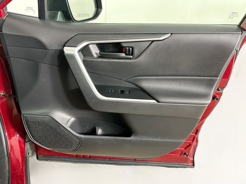 Used 2021 Toyota RAV4 LE image 30