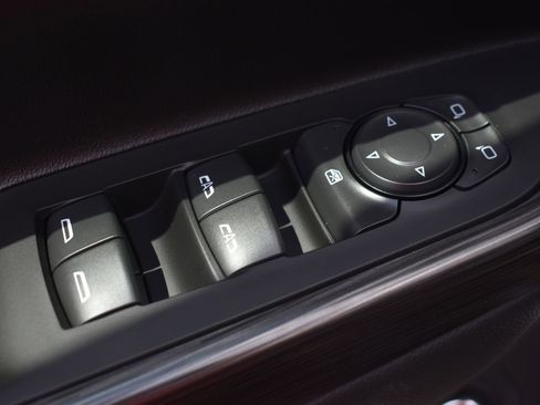 Used 2023 GMC Acadia SLT image 13