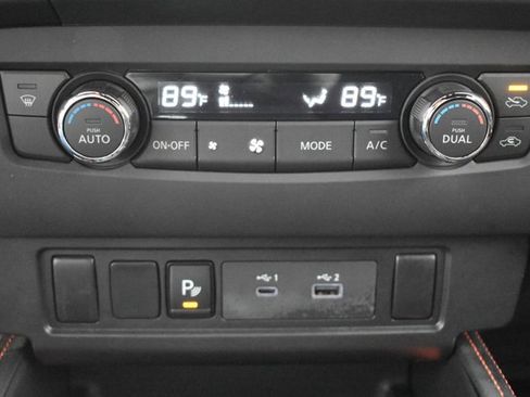 Used 2024 Nissan Frontier PRO-4X w/ Technology Package image 26