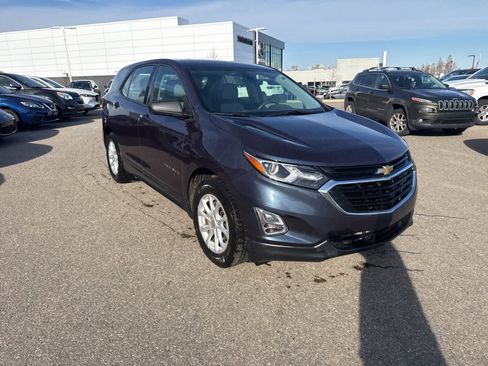 Used 2019 Chevrolet Equinox LS image 3