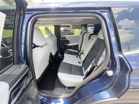 New 2025 Mitsubishi Outlander SE image 23