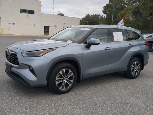 Used 2022 Toyota Highlander XLE image 10