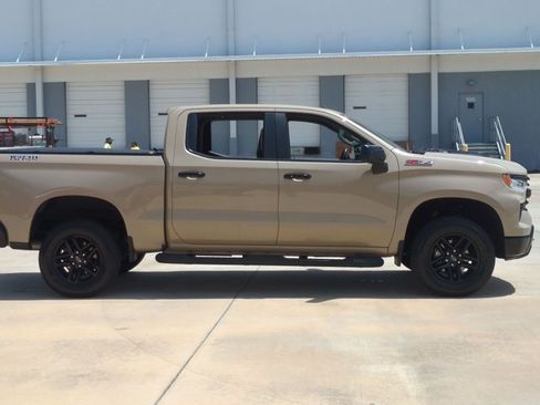 Used 2022 Chevrolet Silverado 1500 LT Trail Boss w/ LPO, Dark Essentials Package AWD/4WD image 4