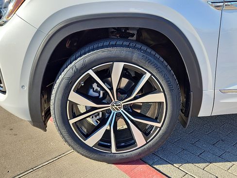 New 2026 Volkswagen Atlas Cross Sport SEL Premium R-Line image 6