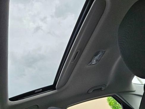 Used 2025 Hyundai Elantra SEL image 10