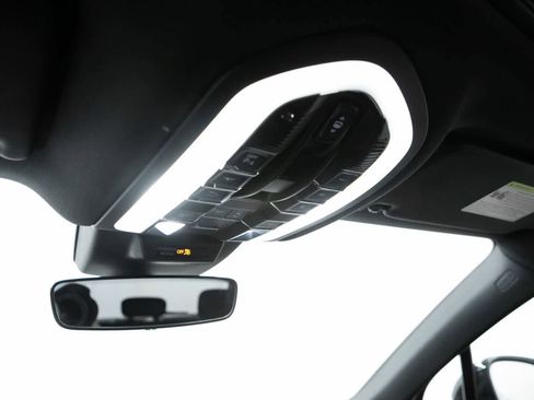 New 2026 Porsche Macan AWD/4WD image 33