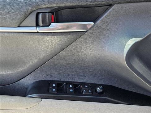 Used 2020 Toyota Camry LE image 6