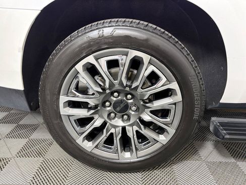 Used 2023 GMC Yukon XL Denali Ultimate AWD/4WD image 17