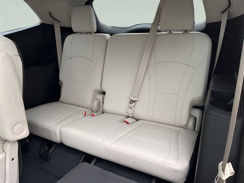 Used 2023 Buick Enclave Essence w/ Experience Buick Package image 28