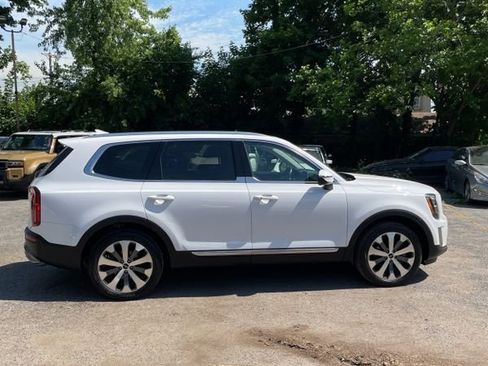 Used 2022 Kia Telluride EX w/ EX Premium Package FWD image 10