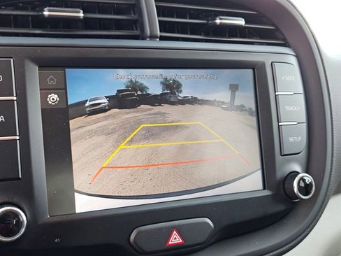 Used 2023 Kia Soul LX w/ LX Technology Package FWD image 13