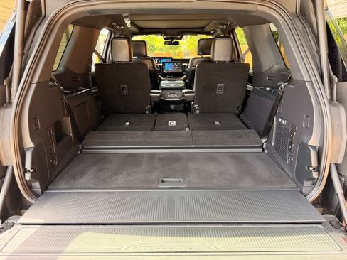 Used 2025 Ford Expedition Platinum w/ Stealth Appearance Package AWD/4WD image 38