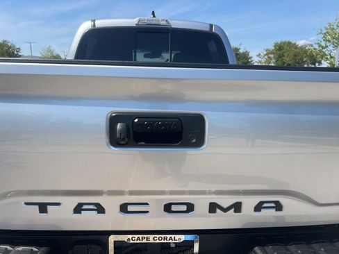 Used 2022 Toyota Tacoma TRD Off-Road AWD/4WD image 27