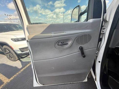 Used 2006 Ford E-350 and Econoline 350 Super Duty image 12