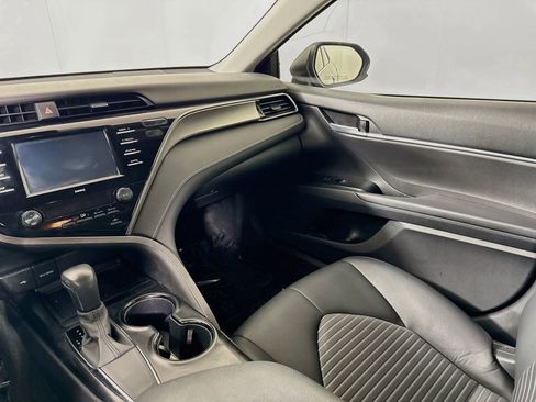 Used 2020 Toyota Camry SE FWD image 22