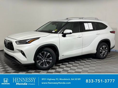 Used 2022 Toyota Highlander XLE image 1