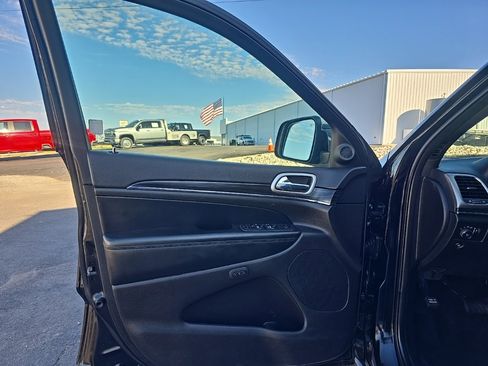 Used 2020 Jeep Grand Cherokee Limited image 11
