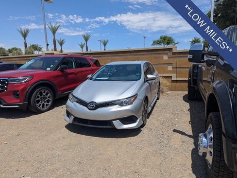 Used 2018 Toyota Corolla iM w/ Carpet Mat Package (TMS) FWD image 2