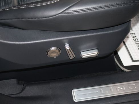 Used 2024 Lincoln Nautilus Reserve image 31