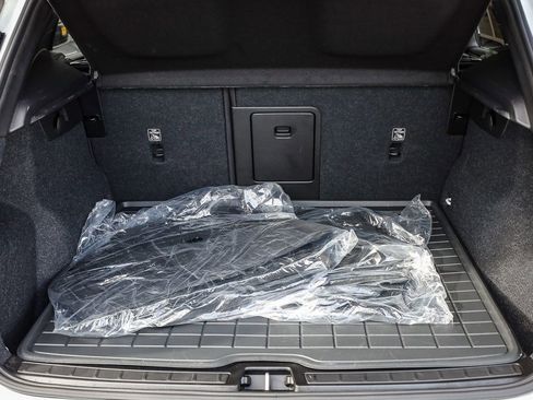 New 2025 Volvo XC40 B5 Core w/ Climate Package image 26