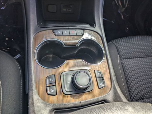 Used 2022 GMC Acadia SLE w/ Driver Convenience Package image 22