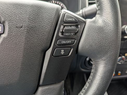 Used 2023 Nissan Frontier SV w/ SV Convenience Package image 16