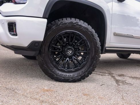 Used 2024 Chevrolet Silverado 2500 High Country w/ Technology Package AWD/4WD image 4