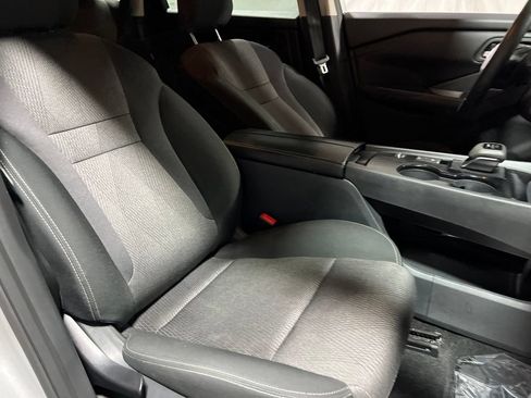 Used 2025 Nissan Rogue SV FWD image 9