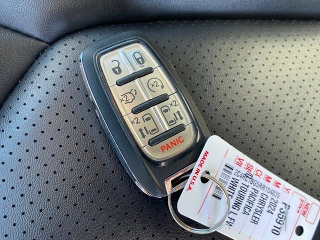 Used 2024 Chrysler Pacifica Touring-L FWD image 21