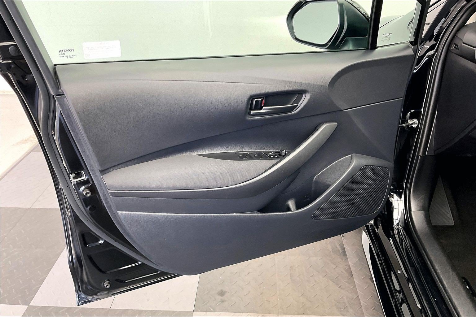 Used 2025 Toyota Corolla LE FWD image 26