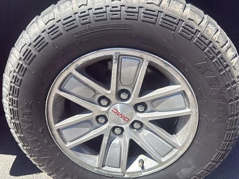 Used 2015 GMC Sierra 1500 SLE w/ SLE Value Package AWD/4WD image 14