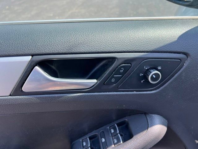 Used 2014 Volkswagen Jetta SE FWD image 22