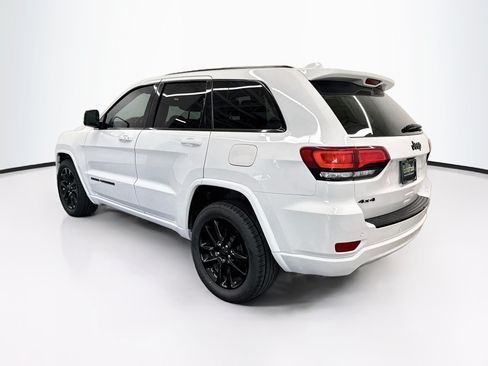 Used 2018 Jeep Grand Cherokee Altitude AWD/4WD image 5