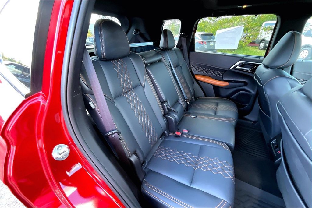 Used 2024 Mitsubishi Outlander SEL AWD/4WD image 26